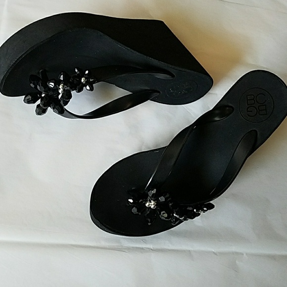 bcbg flip flops